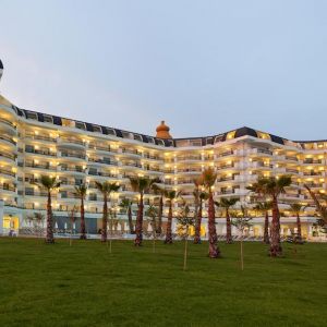 Hotel Heaven Beach Resort and Spa