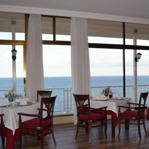Hotel Roger de Flor by Seleqtta