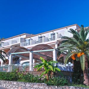 Commodore Hotel