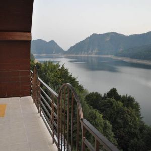 Complex Turistic Valea cu Pesti