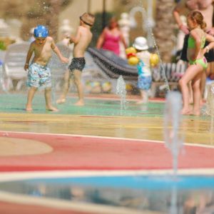 Hotel Holiday World Resort (sau similar 4*)