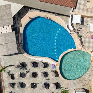 Costa Lindia Beach Resort
