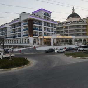 Palm World Side Resort