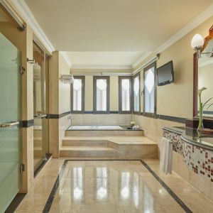 Park Regency (ex Hyatt Regency)