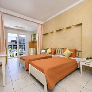 Hotel Kavos Plaza