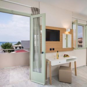 Summer Beach Hotel