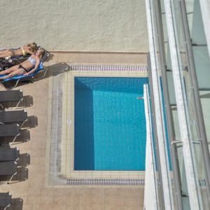 Manousos City Hotel
