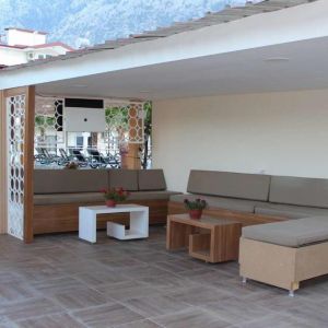 CASTLE PARK HOTEL