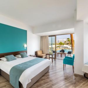 Hotel Crystal Springs Beach