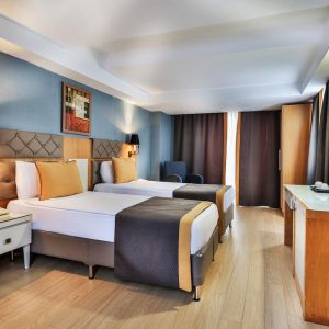 Hotel Saturn Palace