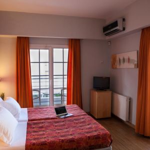 Kronos Hotel