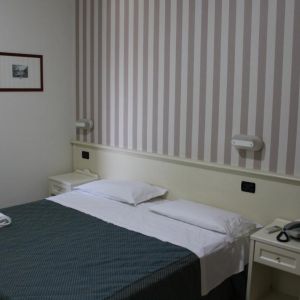 Hotel Villa Serena sau similar