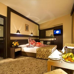 Hotel Lonicera World