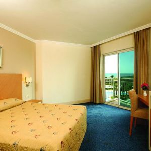 Hotel Crystal Admiral Resort Suites and SPA