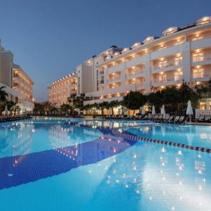 Alba Queen Hotel Side