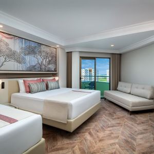 Delphin Palace
