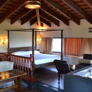 Hotel Roger de Flor by Seleqtta
