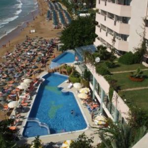 Hotel Aska Just In Beach