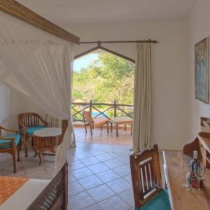 Hotel Bluebay Beach Resort and Spa