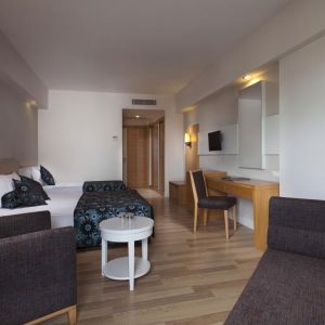 Side Aluna Hotel