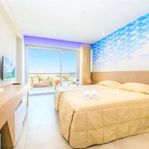 Tasia Maris Seasons Hotel