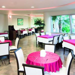 Hotel La Perla Resort and Spa