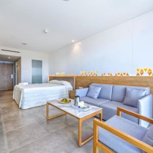 Tasia Maris Seasons Hotel