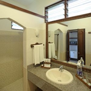 Hotel Bluebay Beach Resort and Spa