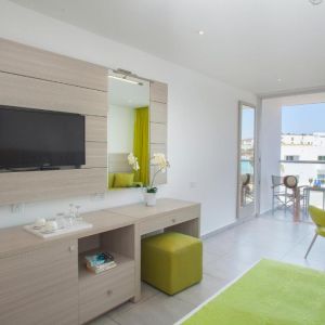 Limanaki Beach Hotel and Suites