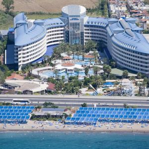 Hotel Crystal Admiral Resort Suites and SPA