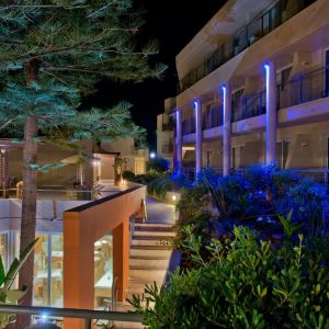 Minos Aparthotel