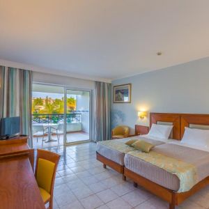 Hotel Kipriotis Maris and Suites