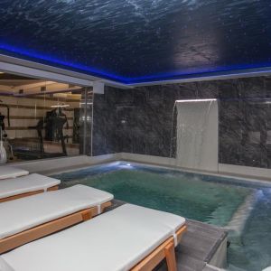 Melrose Hotel