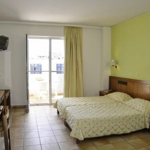 Hotel Lefkoniko Bay