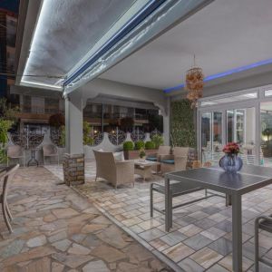Ouzas Luxury Hotel