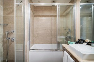 Cratos Premium Hotel