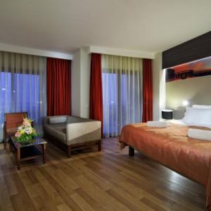 Hotel Commodore Elite Suites and Spa