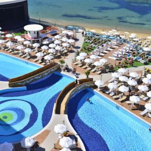 Azura Deluxe Resort and Spa
