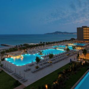 Amada Colossos Resort