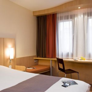 Ibis Heroes Square