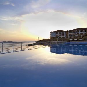 Hotel Akrathos Beach
