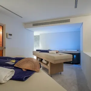 Hotel Caravel Resort and Spa