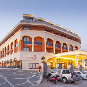 Hotel Orange Palace Side