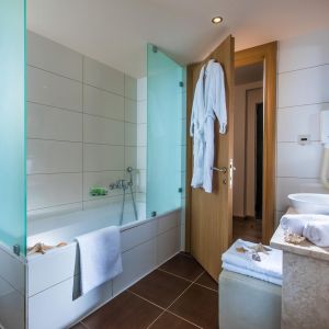 Koutrakis Suites