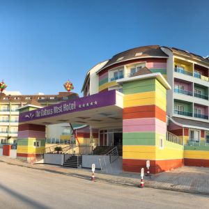 Hotel The Colours West