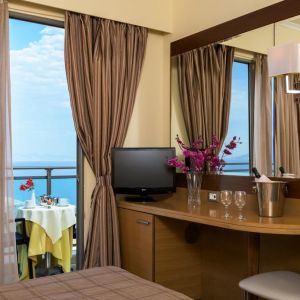 Manousos City Hotel