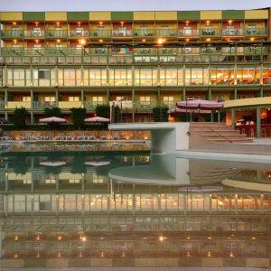 Hotel Ariti Grand