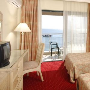 Hotel Aska Just In Beach