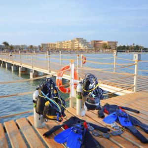 Albatros White Beach Hotel