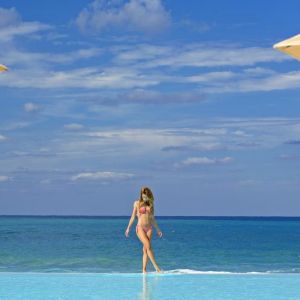 I Resort Beach Hotel
